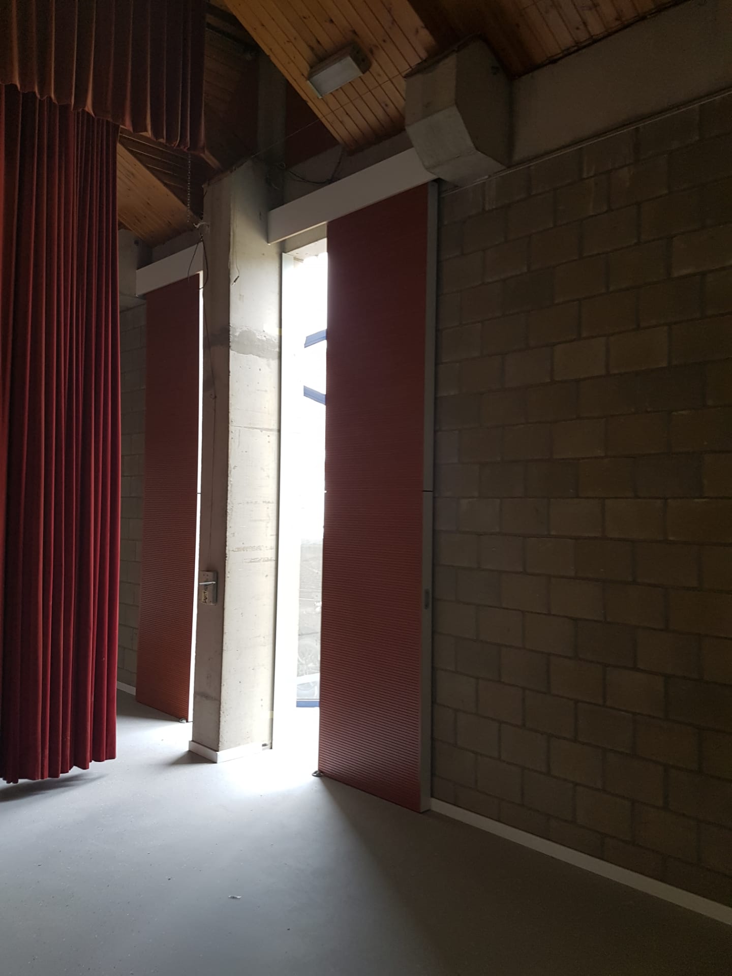 Acoustische luiken theaterzaal Nieuwrode - Vrago Interieur